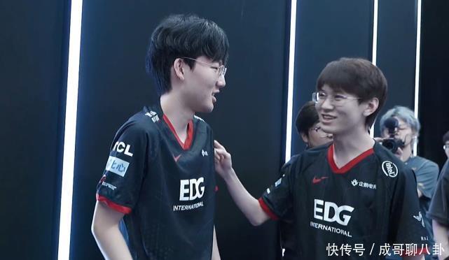 中他们展现 中他们展现